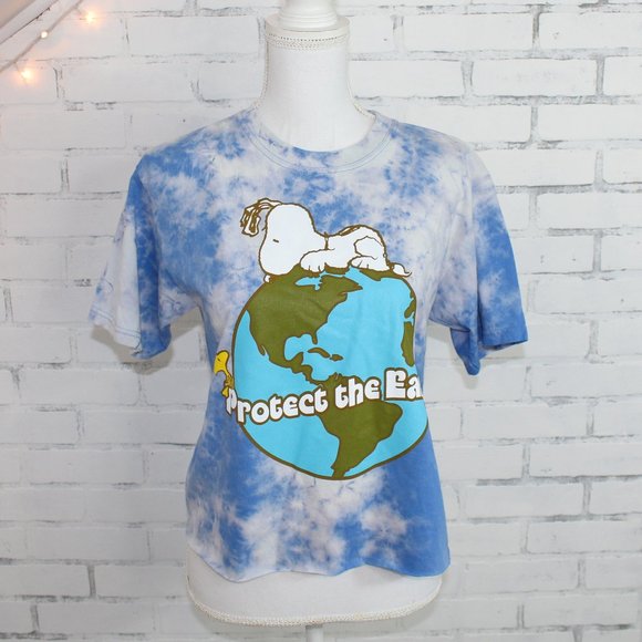Snoopy Peanuts Protect The Earth Graphic Tshirt - Picture 1 of 5